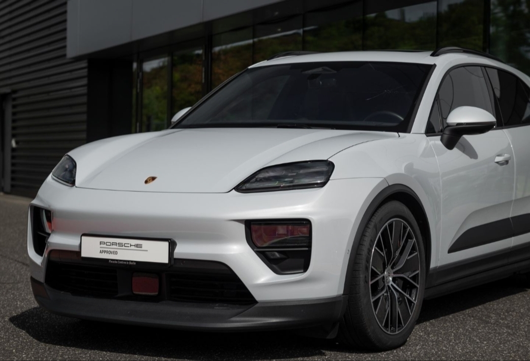 
								MACAN 4 full									