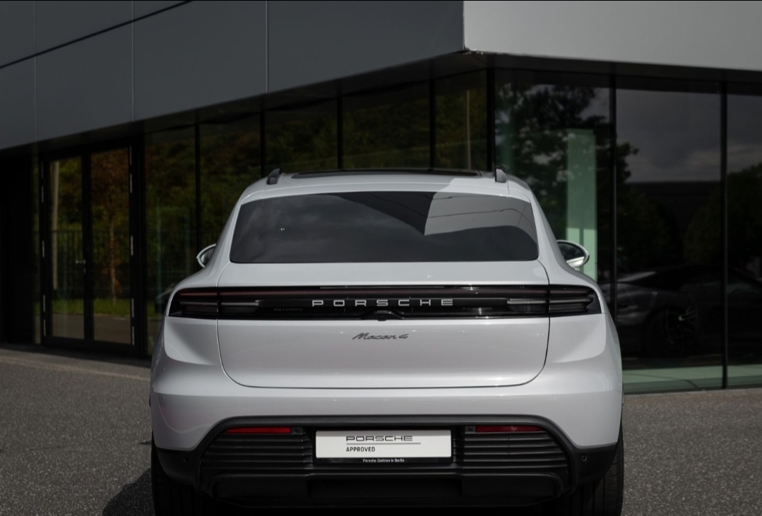 
								MACAN 4 full									