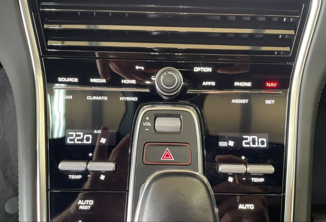 
								PANAMERA 4 E-Hybrid SPORT TURISMO full									