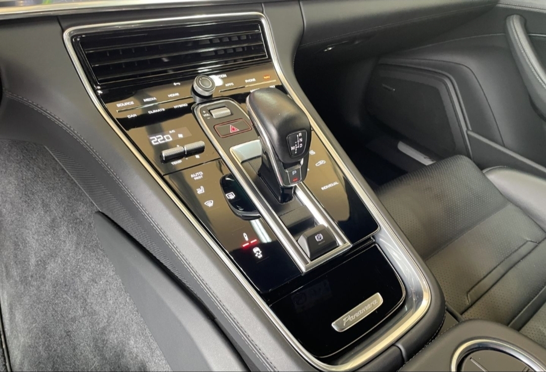 
								PANAMERA 4 E-Hybrid SPORT TURISMO full									