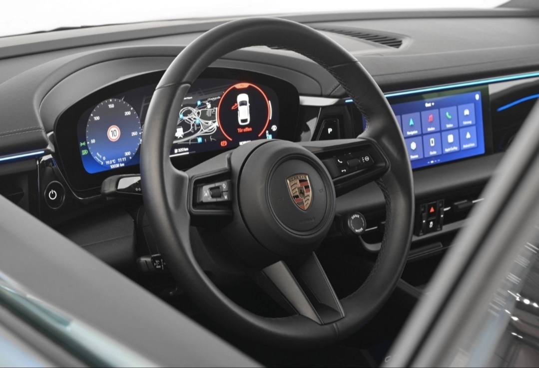 
								MACAN 4 full									