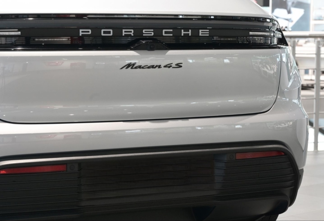 
								MACAN 4S ELECTRIC full									