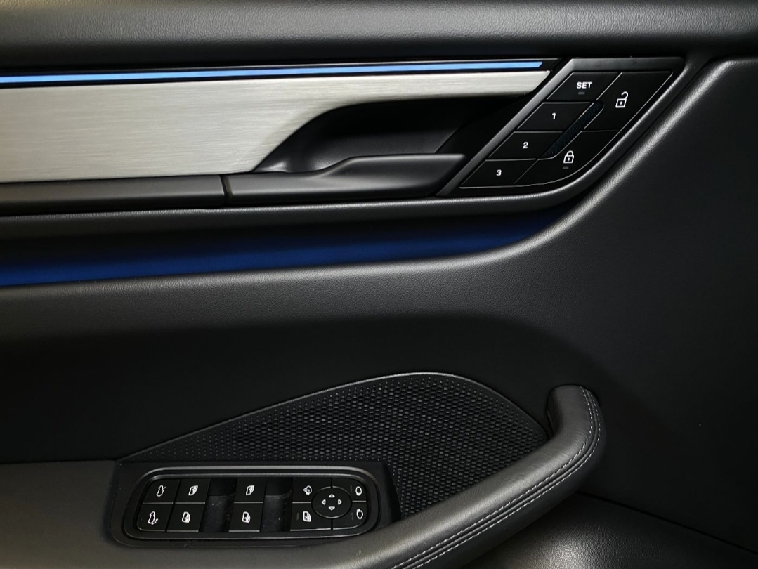 
								MACAN TURBO ELECTRIC full									