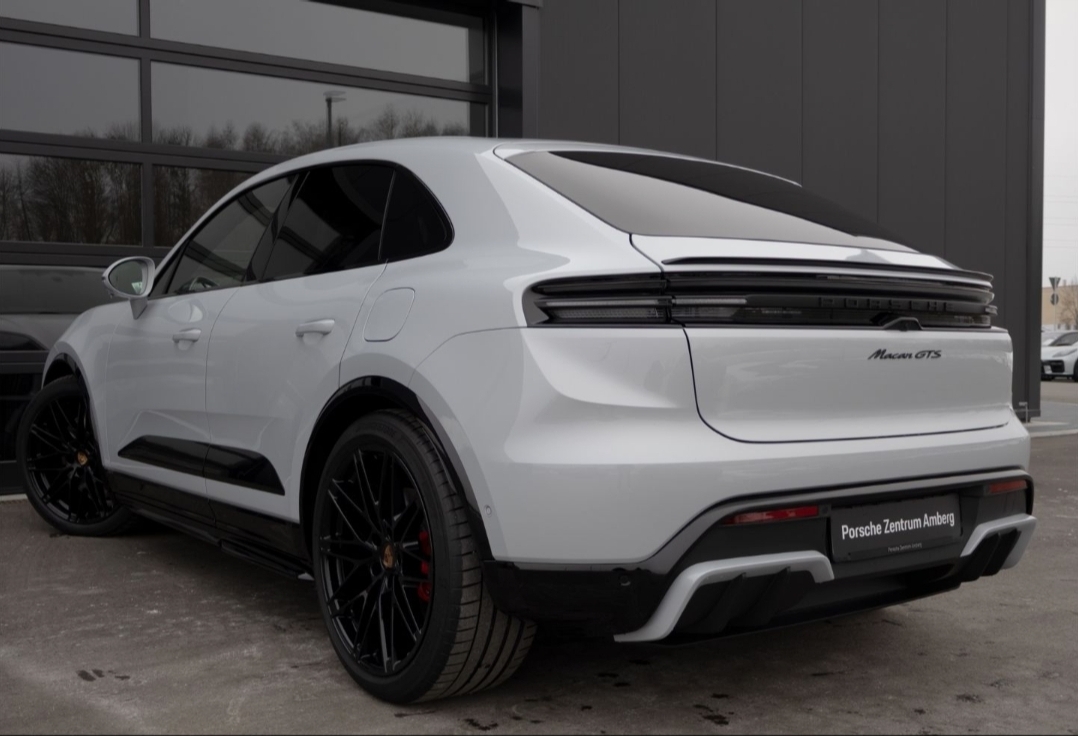 
								MACAN GTS Electric full									