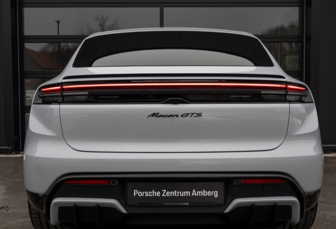 
								MACAN GTS Electric full									