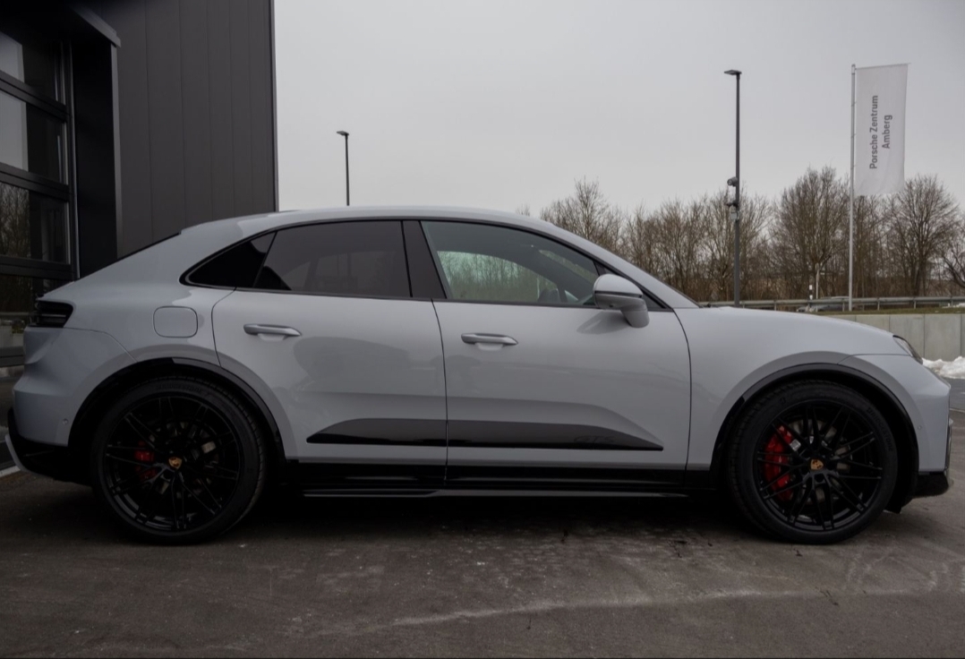 
								MACAN GTS Electric full									