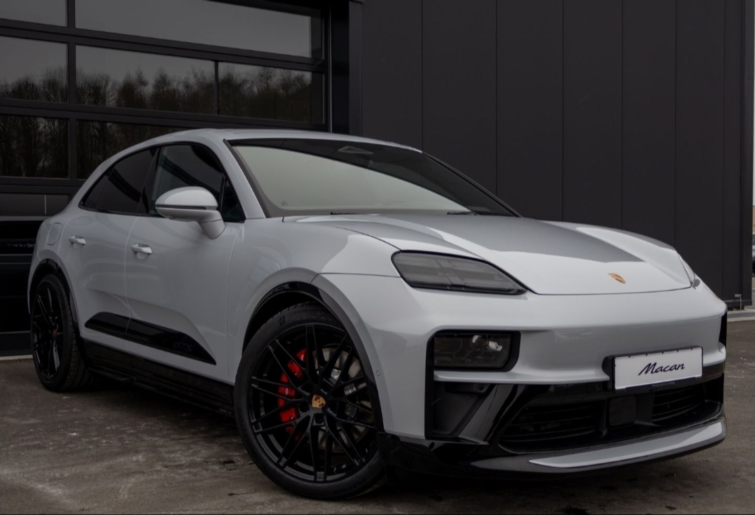 
								MACAN GTS Electric full									