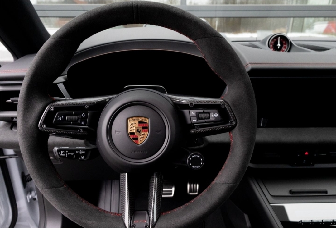 
								MACAN GTS Electric full									