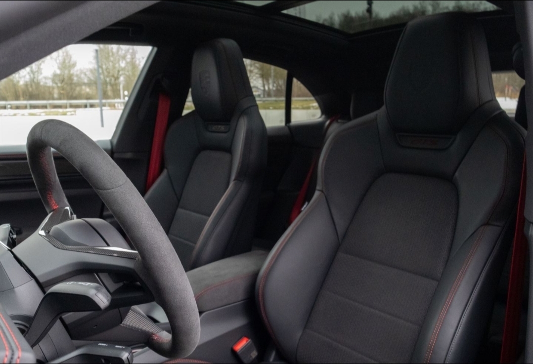 
								MACAN GTS Electric full									