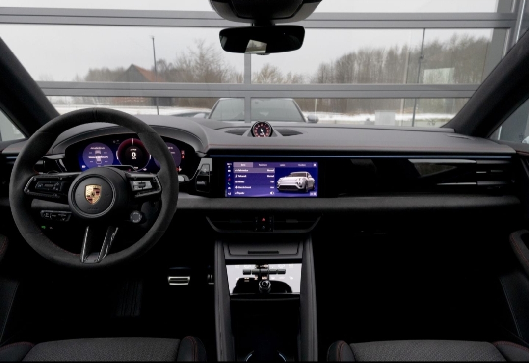 
								MACAN GTS Electric full									