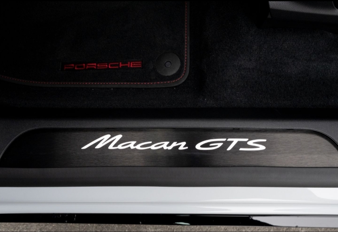 
								MACAN GTS Electric full									