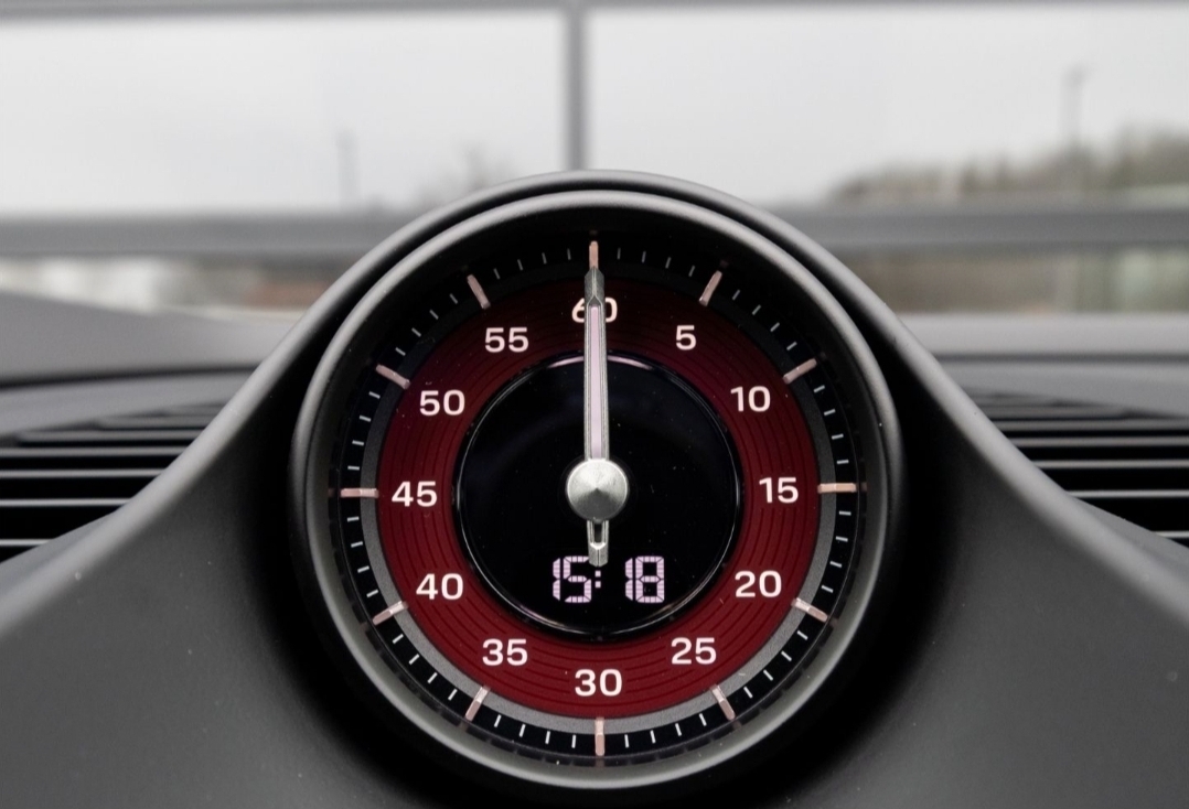 
								MACAN GTS Electric full									