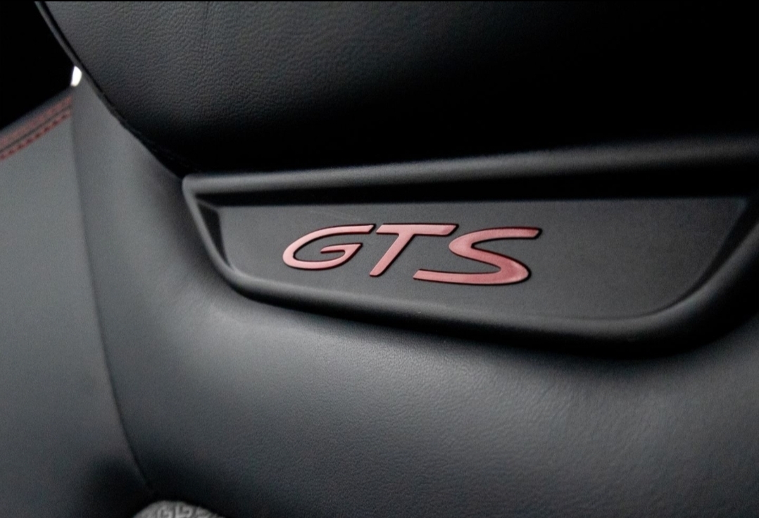 
								MACAN GTS Electric full									