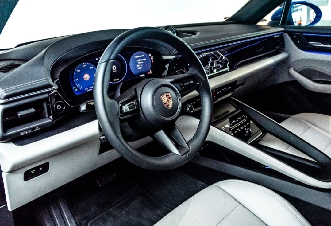 
								MACAN ELECTRIC full									