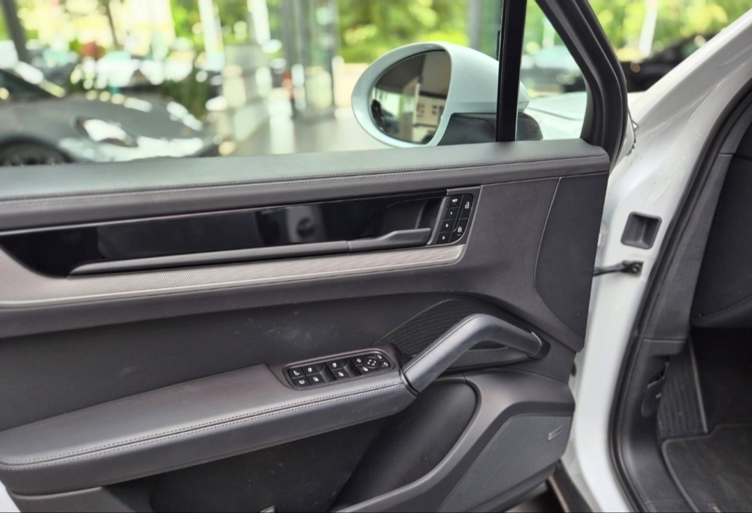 
								CAYENNE E-Hybrid full									