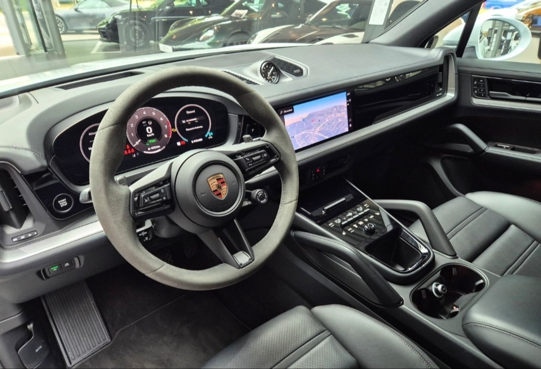 
								CAYENNE E-Hybrid full									
