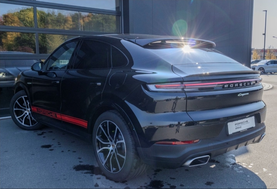 
								CAYENNE E-HYBRID COUPE full									
