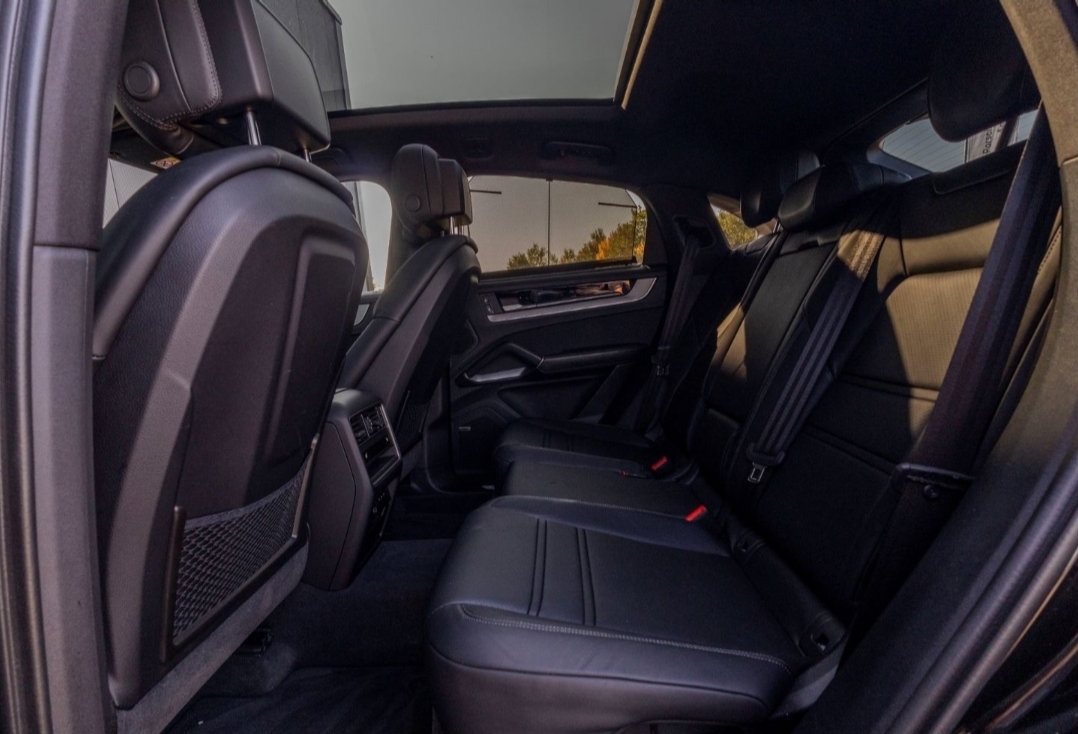 
								CAYENNE E-HYBRID COUPE full									