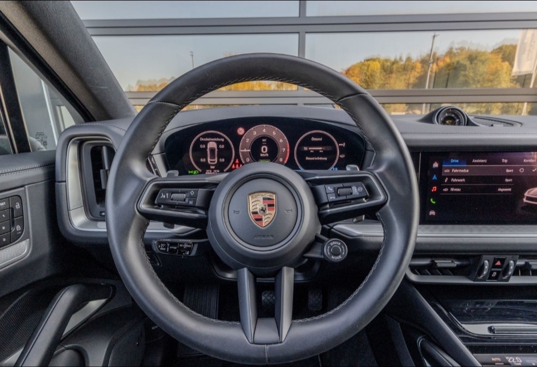 
								CAYENNE E-HYBRID COUPE full									