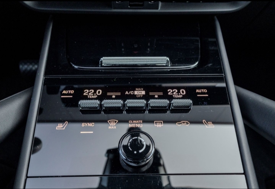 
								CAYENNE E-HYBRID COUPE full									