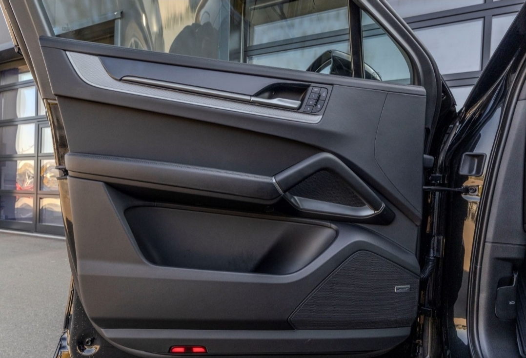 
								CAYENNE E-HYBRID COUPE full									