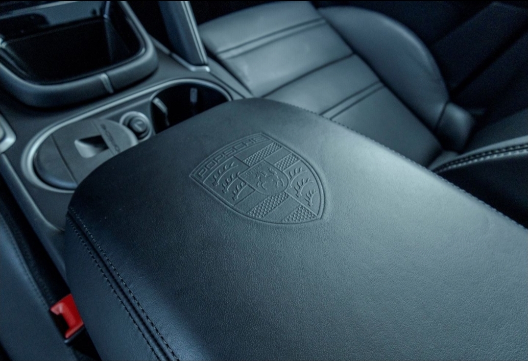 
								CAYENNE E-HYBRID COUPE full									