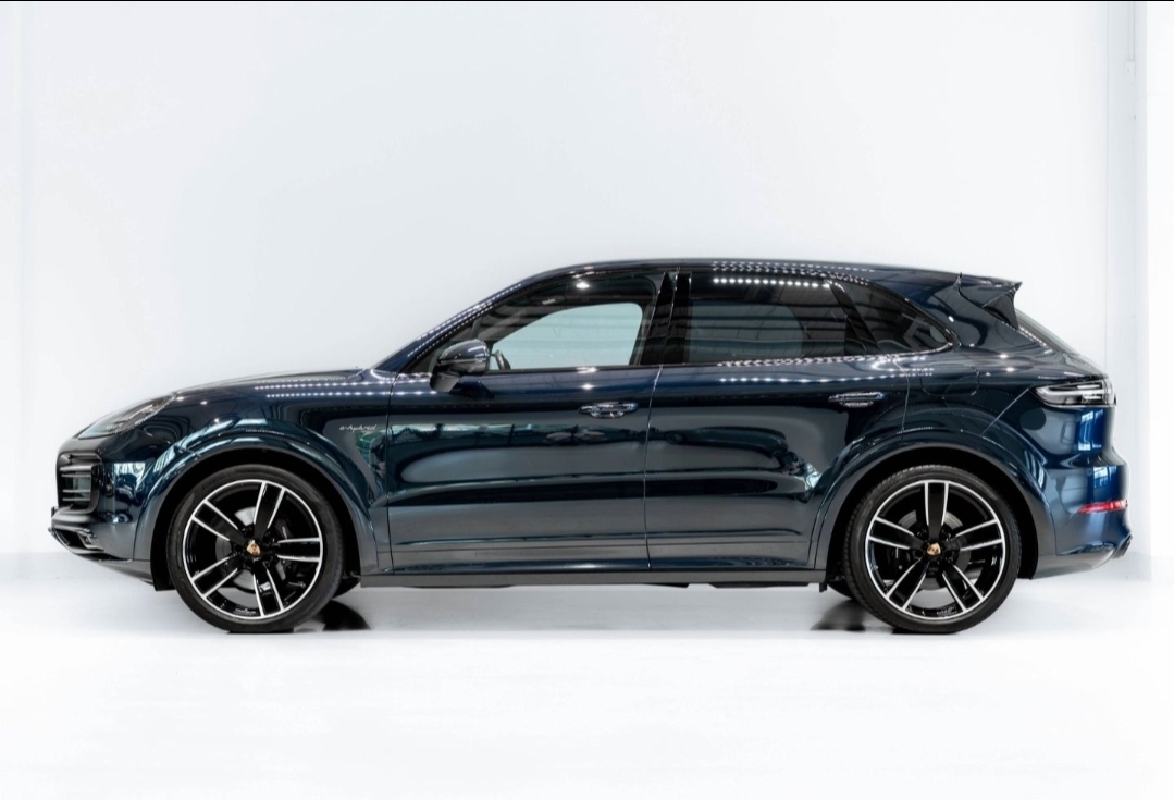 
								CAYENNE E-Hybrid PLATINUM EDITION full									