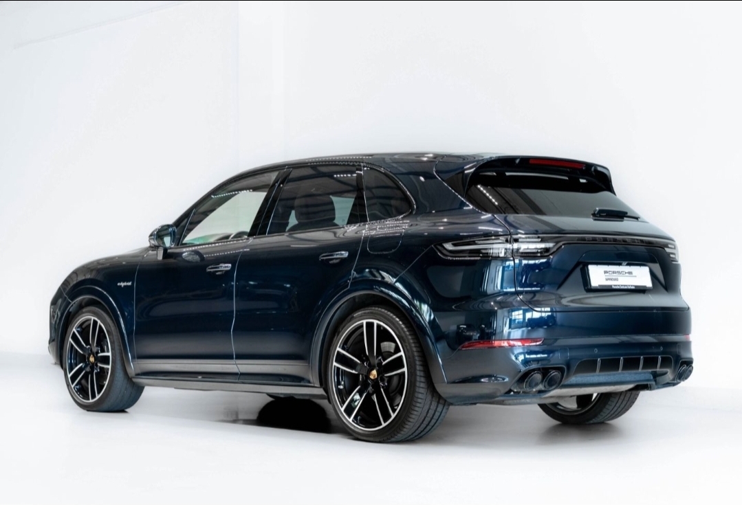 
								CAYENNE E-Hybrid PLATINUM EDITION full									