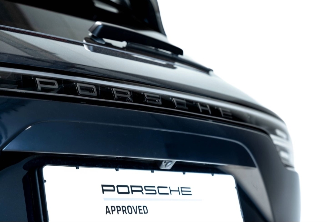 
								CAYENNE E-Hybrid PLATINUM EDITION full									