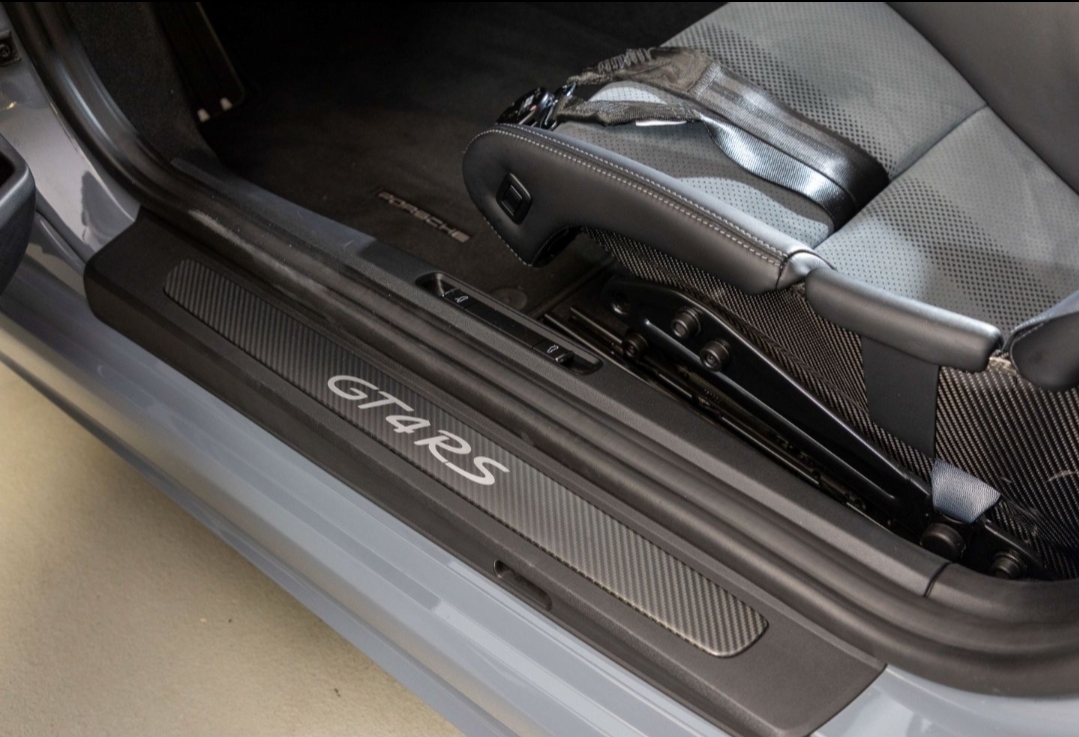 
								CAYMAN 718 GT4 RS full									