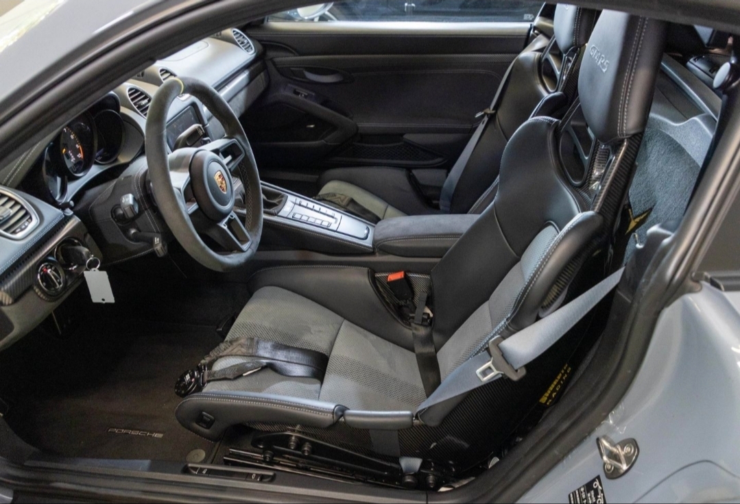 
								CAYMAN 718 GT4 RS full									