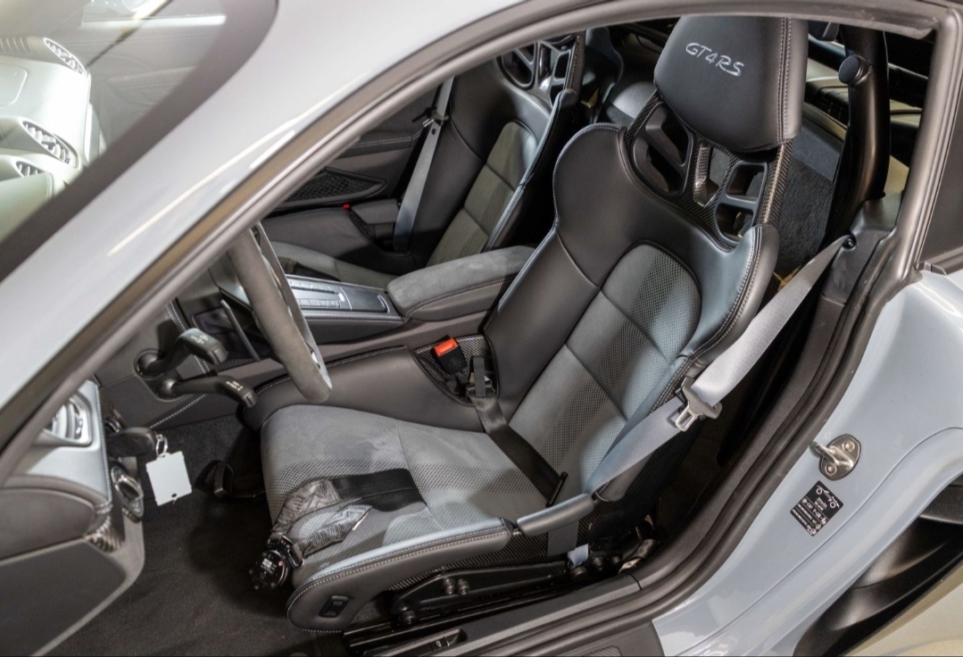 
								CAYMAN 718 GT4 RS full									