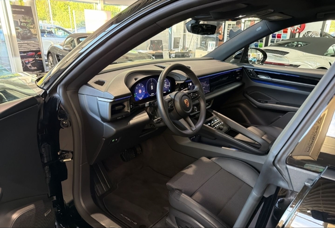
								MACAN ELECTRIC full									