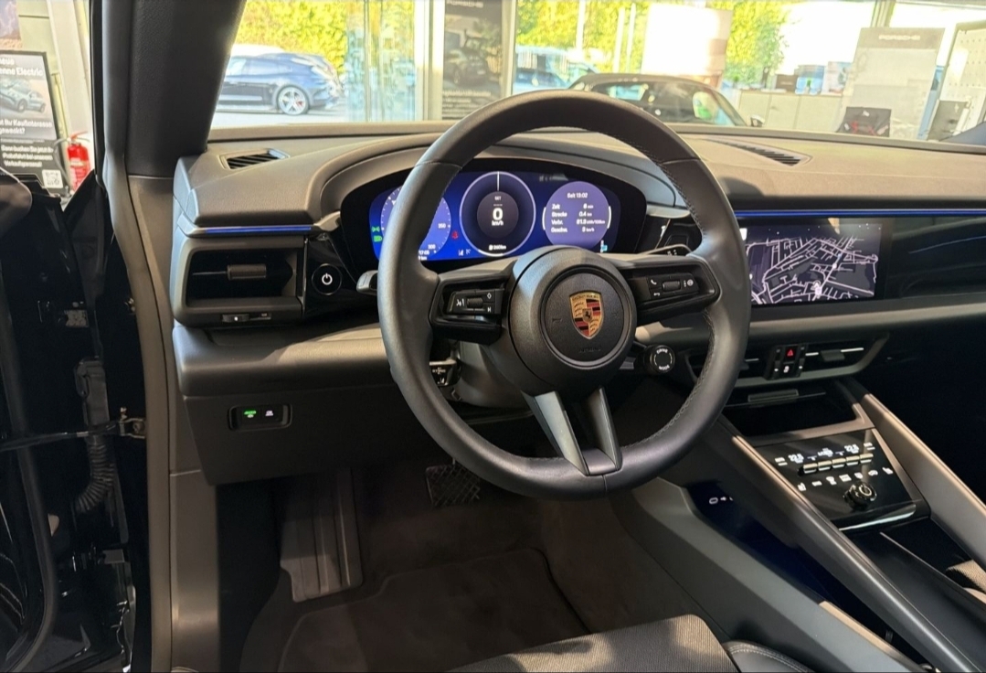 
								MACAN ELECTRIC full									