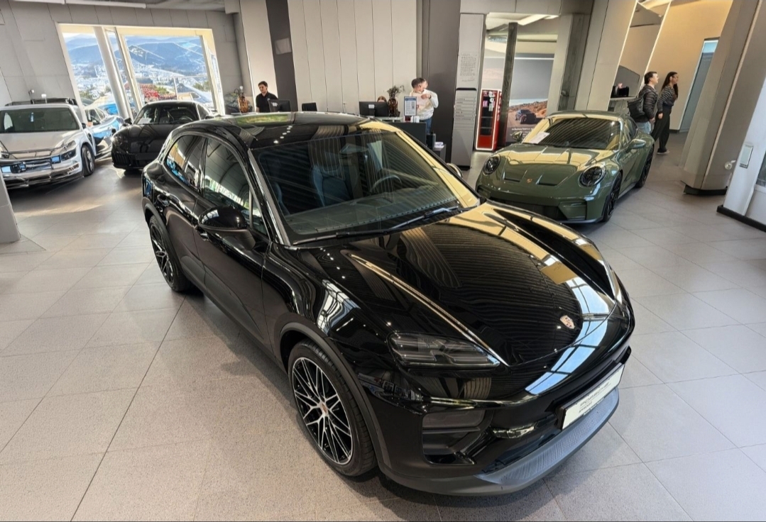 
								MACAN ELECTRIC full									