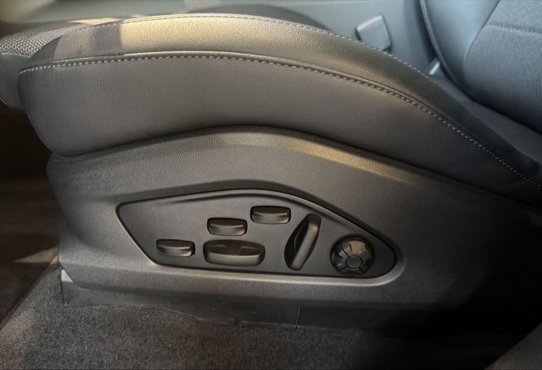 
								MACAN ELECTRIC full									