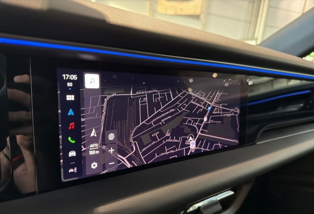 
								MACAN ELECTRIC full									