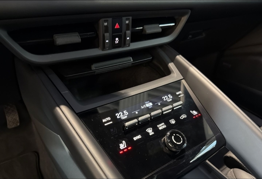 
								MACAN ELECTRIC full									